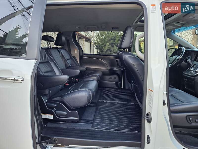 Мінівен Toyota Sienna 2016 в Одесі