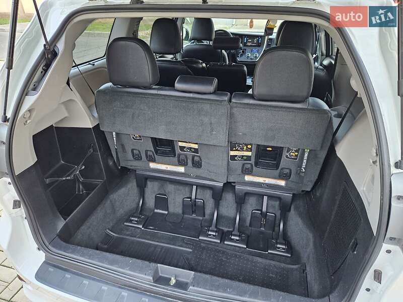 Мінівен Toyota Sienna 2016 в Одесі