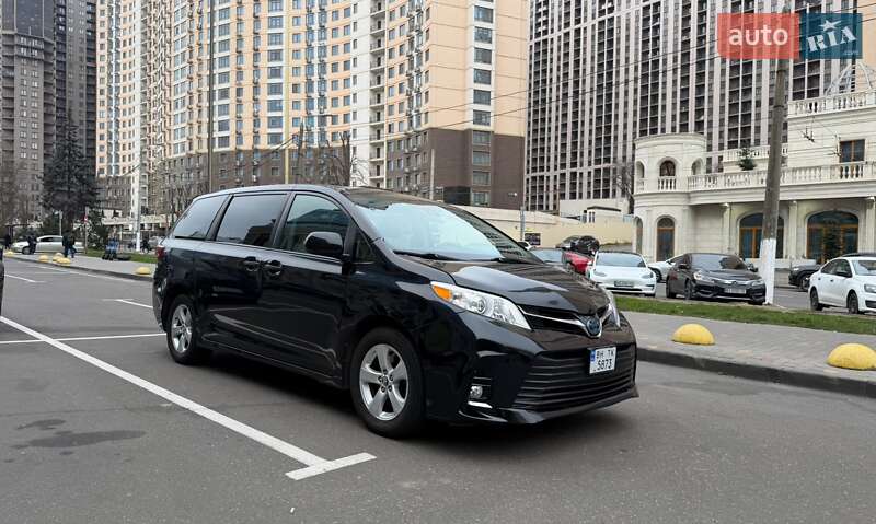 Мінівен Toyota Sienna 2019 в Одесі