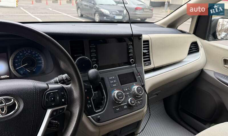 Мінівен Toyota Sienna 2019 в Одесі
