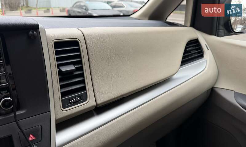 Мінівен Toyota Sienna 2019 в Одесі