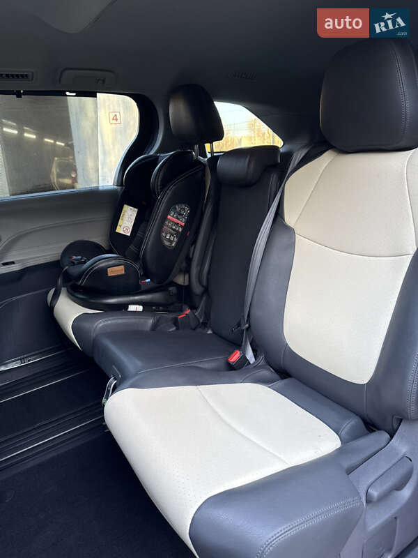 Мінівен Toyota Sienna 2020 в Хмельницькому