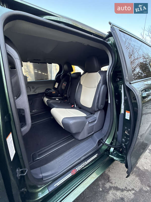 Мінівен Toyota Sienna 2020 в Хмельницькому