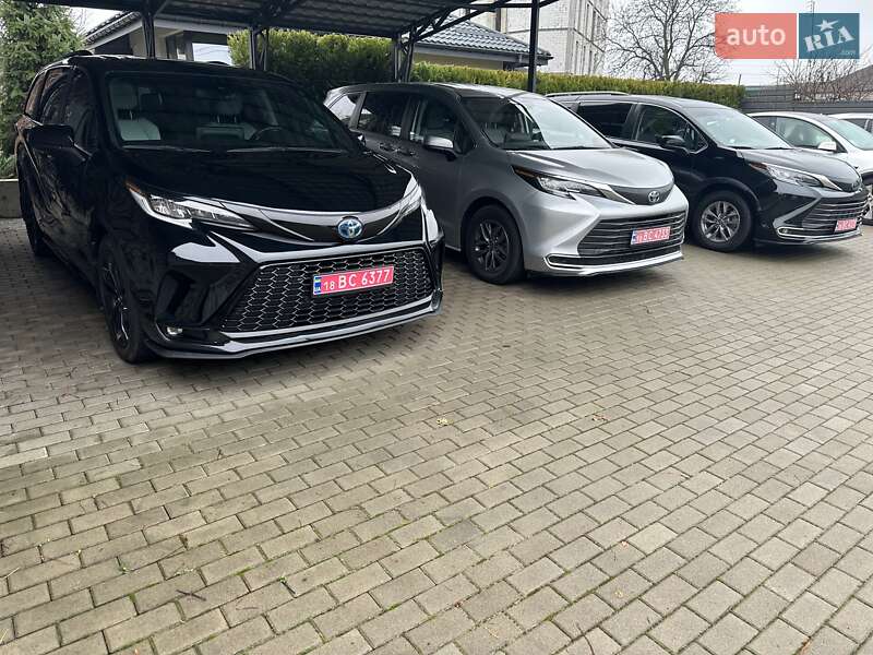 Мінівен Toyota Sienna 2022 в Білій Церкві