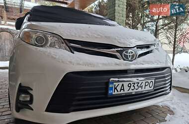 Мінівен Toyota Sienna 2019 в Києві