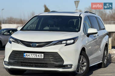 Минивэн Toyota Sienna 2023 в Киеве