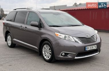 Мінівен Toyota Sienna 2015 в Києві