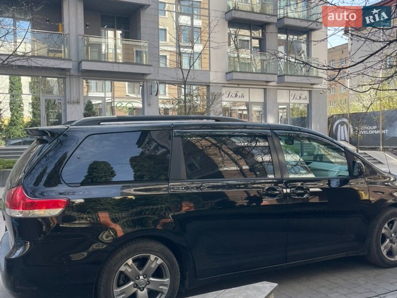 Минивэн Toyota Sienna 2013 в Ивано-Франковске