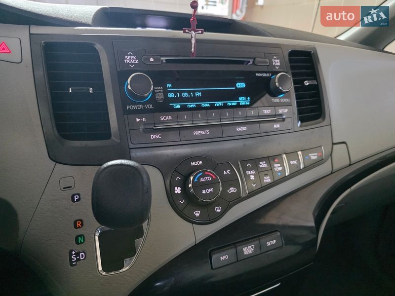 Минивэн Toyota Sienna 2013 в Гусятине