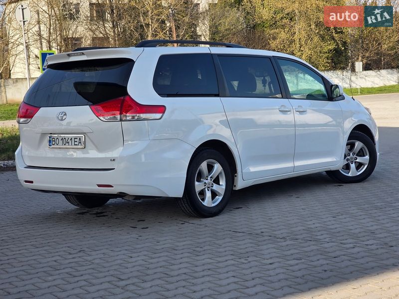 Минивэн Toyota Sienna 2013 в Гусятине