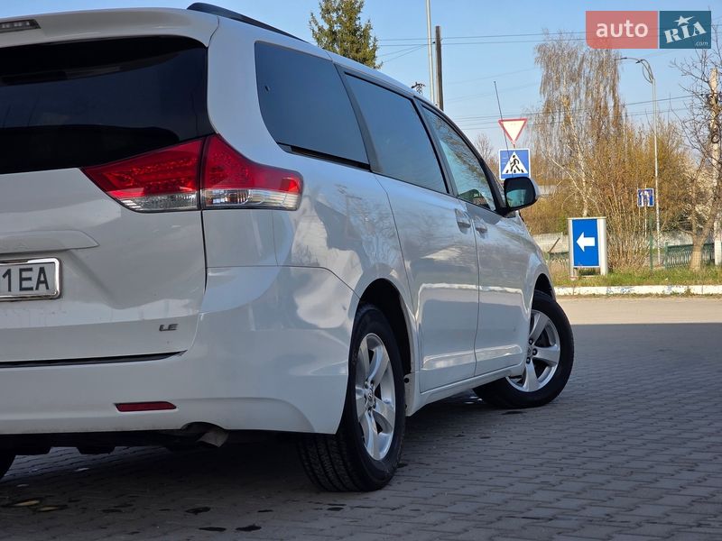Минивэн Toyota Sienna 2013 в Гусятине