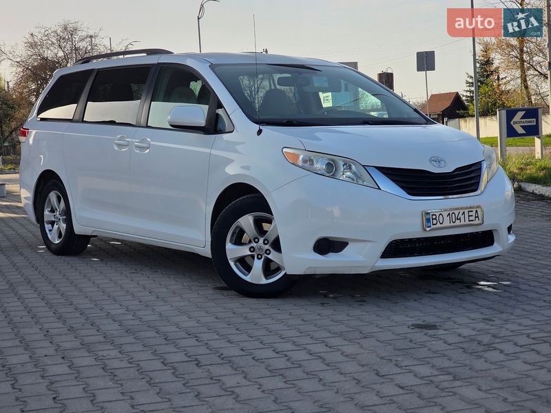 Минивэн Toyota Sienna 2013 в Гусятине
