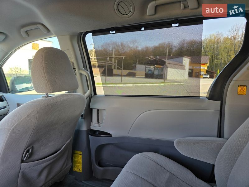 Минивэн Toyota Sienna 2013 в Гусятине