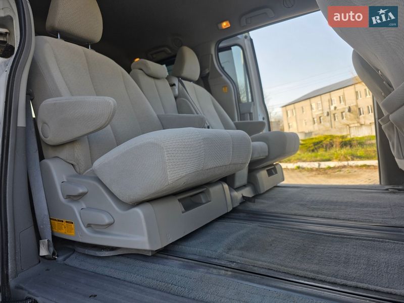 Минивэн Toyota Sienna 2013 в Гусятине