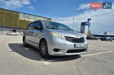 Минивэн Toyota Sienna 2010 в Киеве