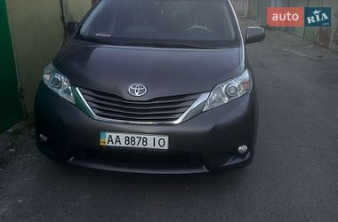 Минивэн Toyota Sienna 2013 в Киеве