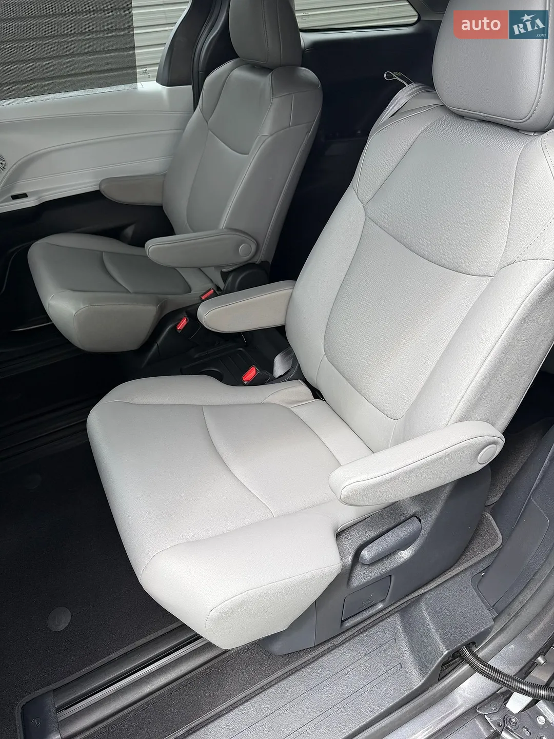 2025 Toyota Sienna - мініатюра 3