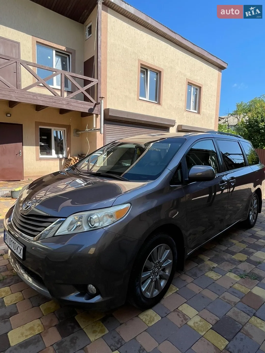 2010 Toyota Sienna - мініатюра 12