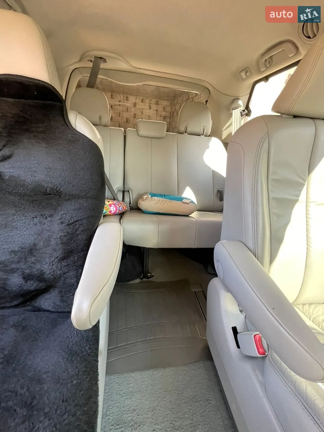 2010 Toyota Sienna - мініатюра 22