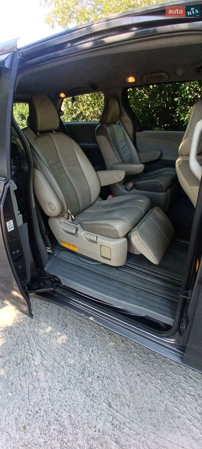 2011 Toyota Sienna - мініатюра 16