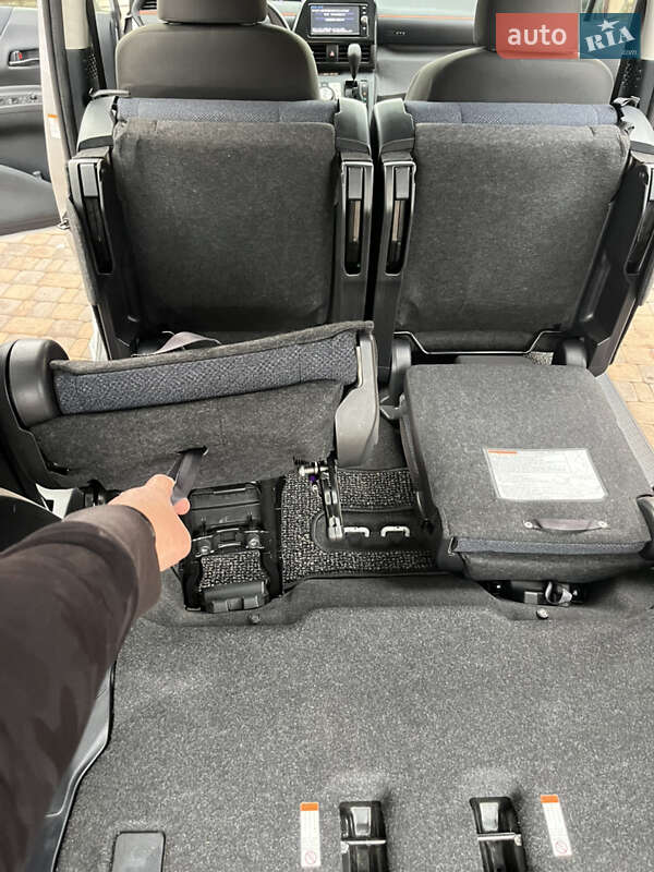 Минивэн Toyota Sienta 2018 в Белой Церкви