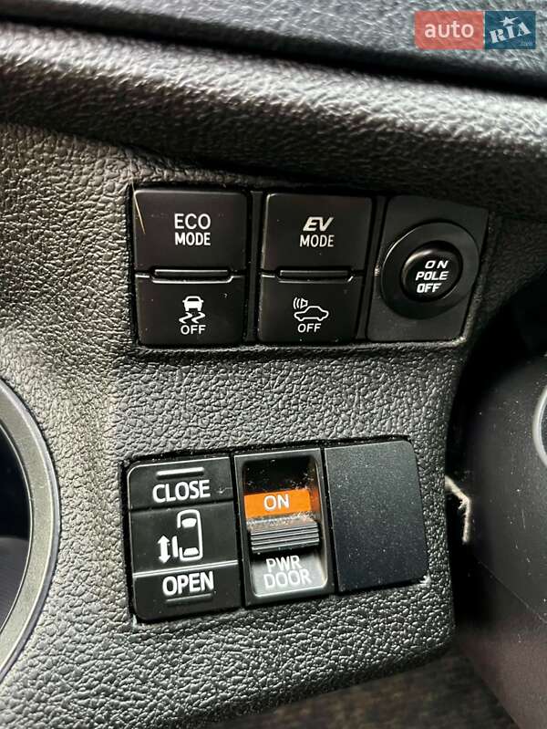 Минивэн Toyota Sienta 2018 в Белой Церкви