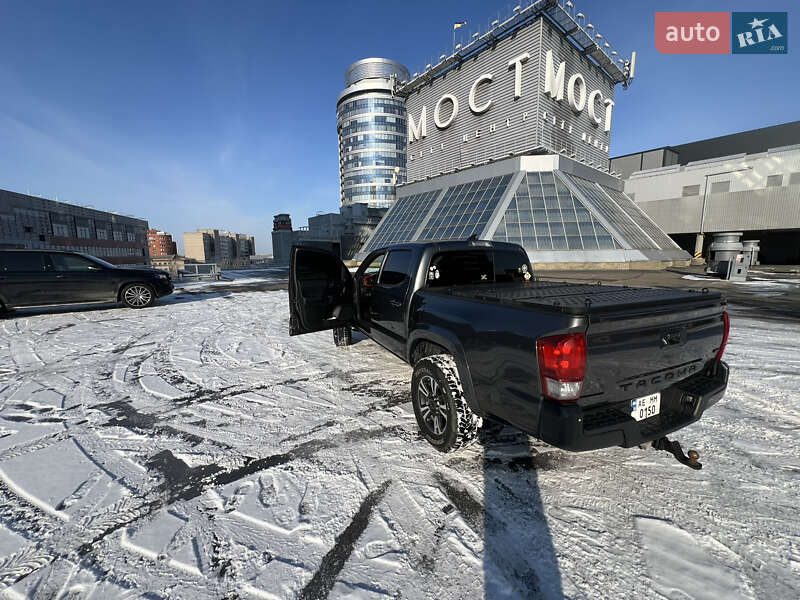 Пікап Toyota Tacoma 2016 в Дніпрі