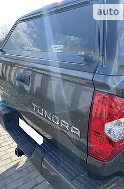 Toyota Tundra 2016
