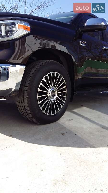 Пікап Toyota Tundra 2018 в Умані