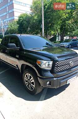 Пикап Toyota Tundra 2018 в 