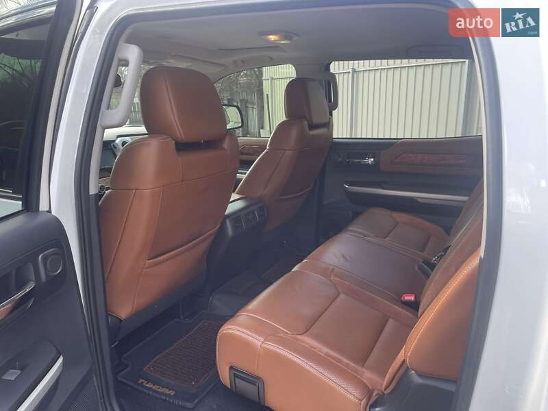 Пікап Toyota Tundra 2014 в Києві