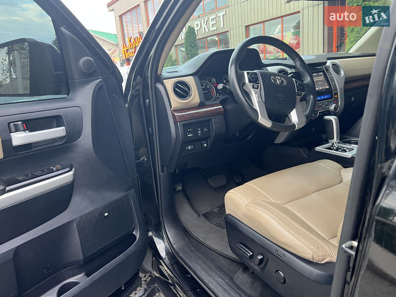 Пикап Toyota Tundra 2015 в Киеве