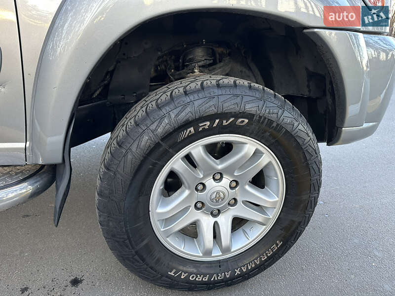 Пикап Toyota Tundra 2006 в Киеве