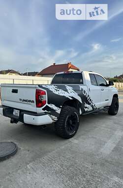 Пікап Toyota Tundra 2014 в Ужгороді