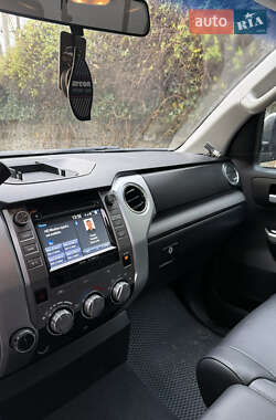 Пикап Toyota Tundra 2016 в 