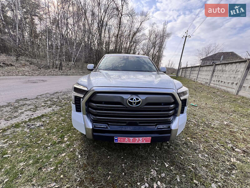 Пікап Toyota Tundra 2022 в Києві