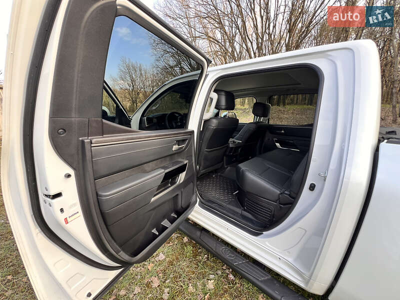 Пікап Toyota Tundra 2022 в Києві