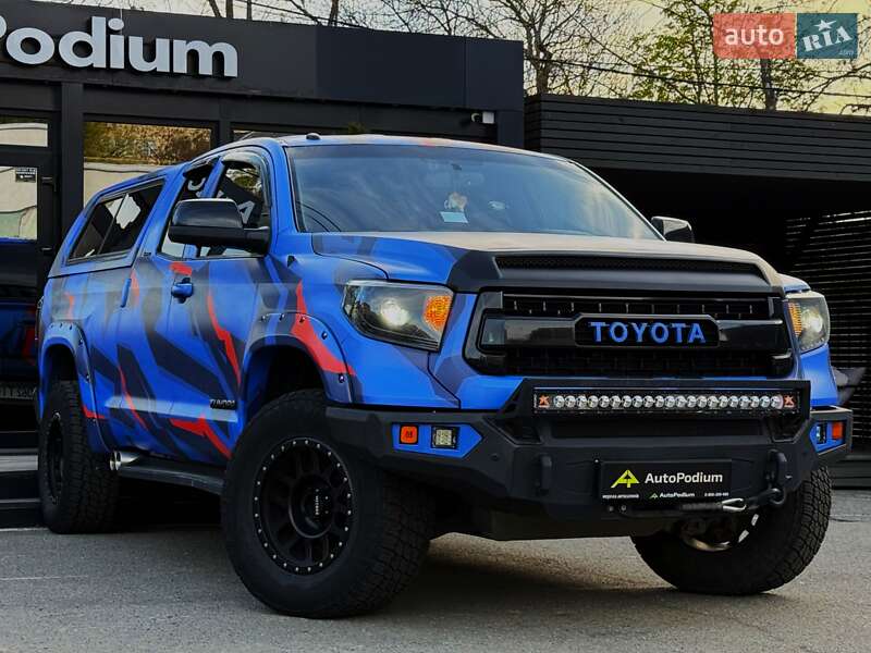 Пикап Toyota Tundra 2015 в 