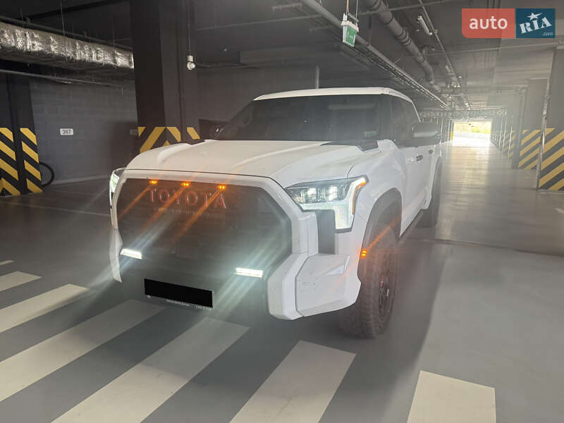 Пікап Toyota Tundra 2023 в Дніпрі