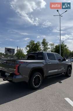 Пикап Toyota Tundra 2023 в 