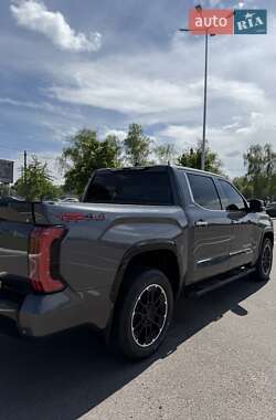 Пикап Toyota Tundra 2023 в 