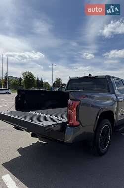 Пикап Toyota Tundra 2023 в 