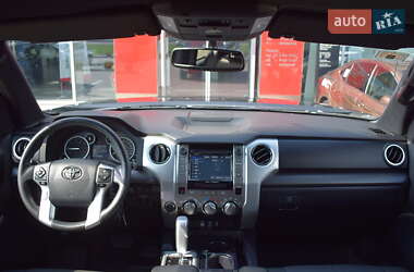 Пикап Toyota Tundra 2017 в 