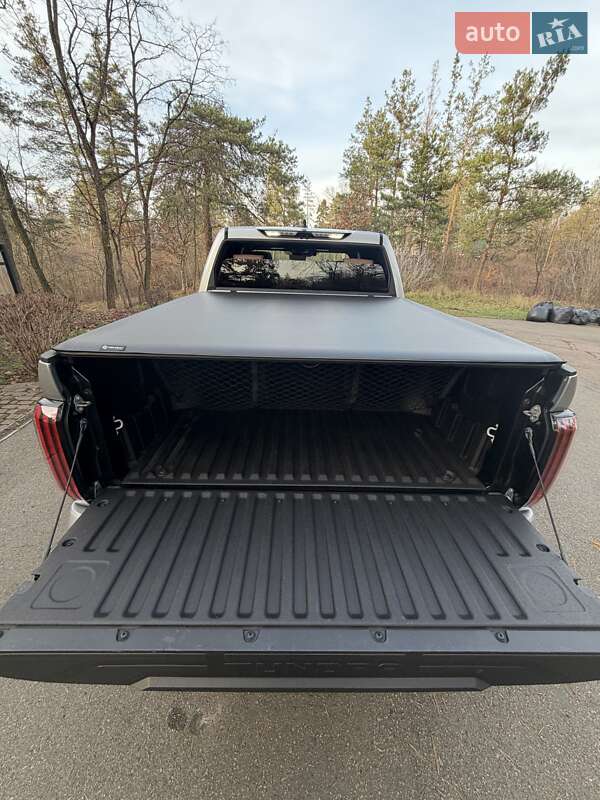 Пікап Toyota Tundra 2023 в Києві