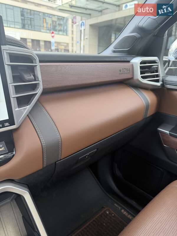 Пікап Toyota Tundra 2023 в Києві