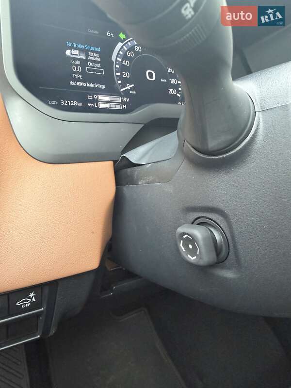 Пікап Toyota Tundra 2023 в Києві