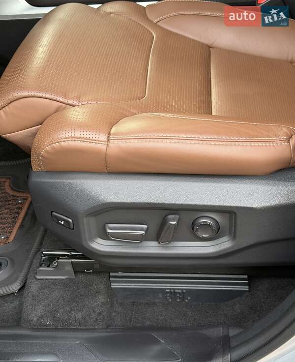 Пікап Toyota Tundra 2023 в Києві