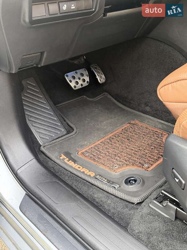Пікап Toyota Tundra 2023 в Києві