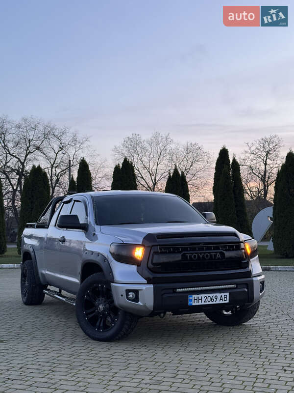 Пикап Toyota Tundra 2015 в Одессе