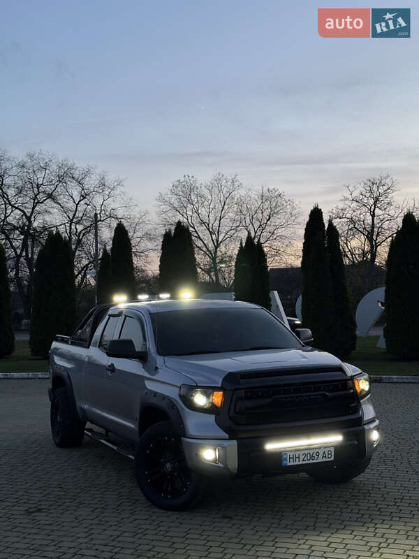 Пикап Toyota Tundra 2015 в Одессе